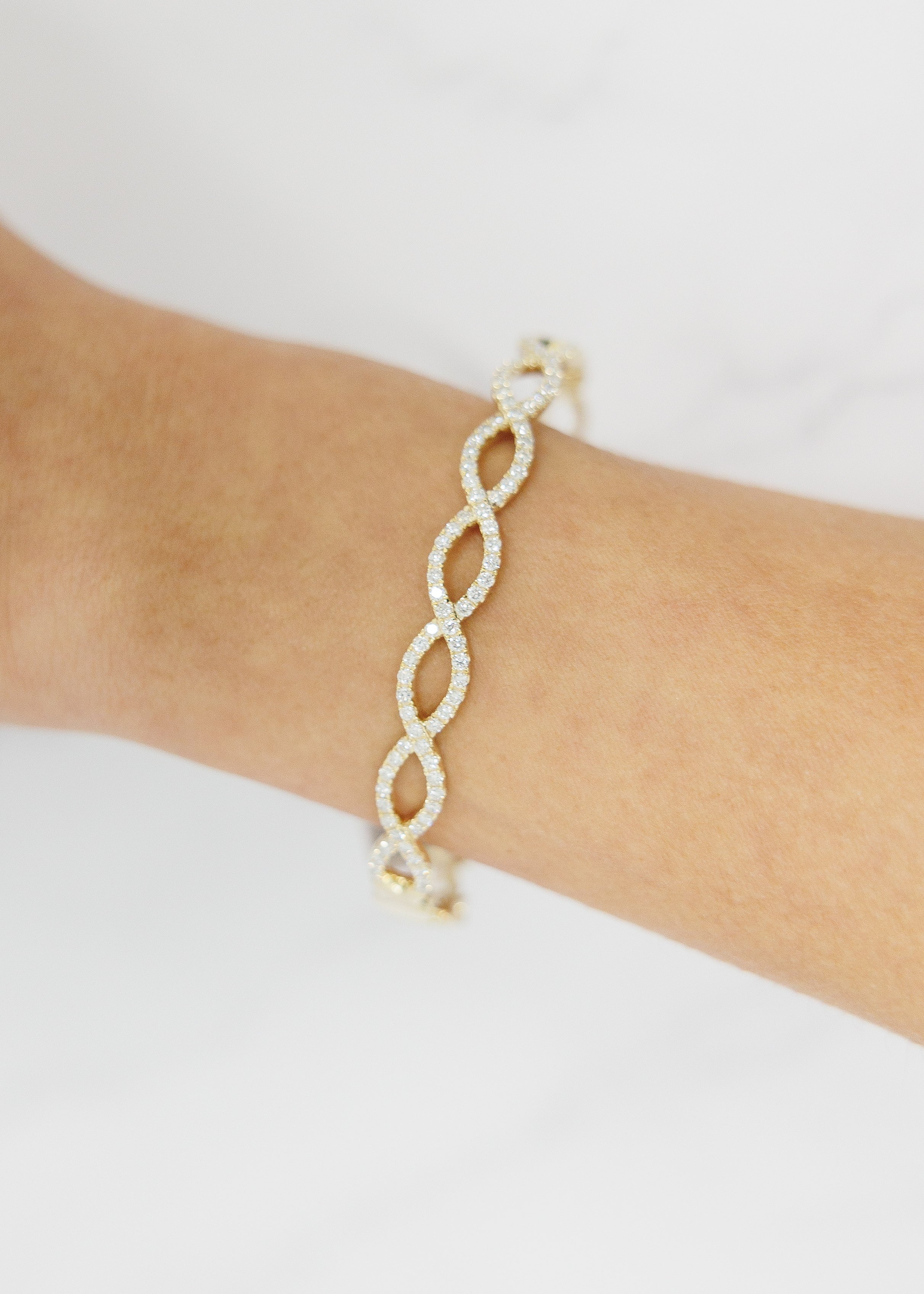 1.10 CT Natural Diamond Twist Bangle Bracelet Yellow Gold