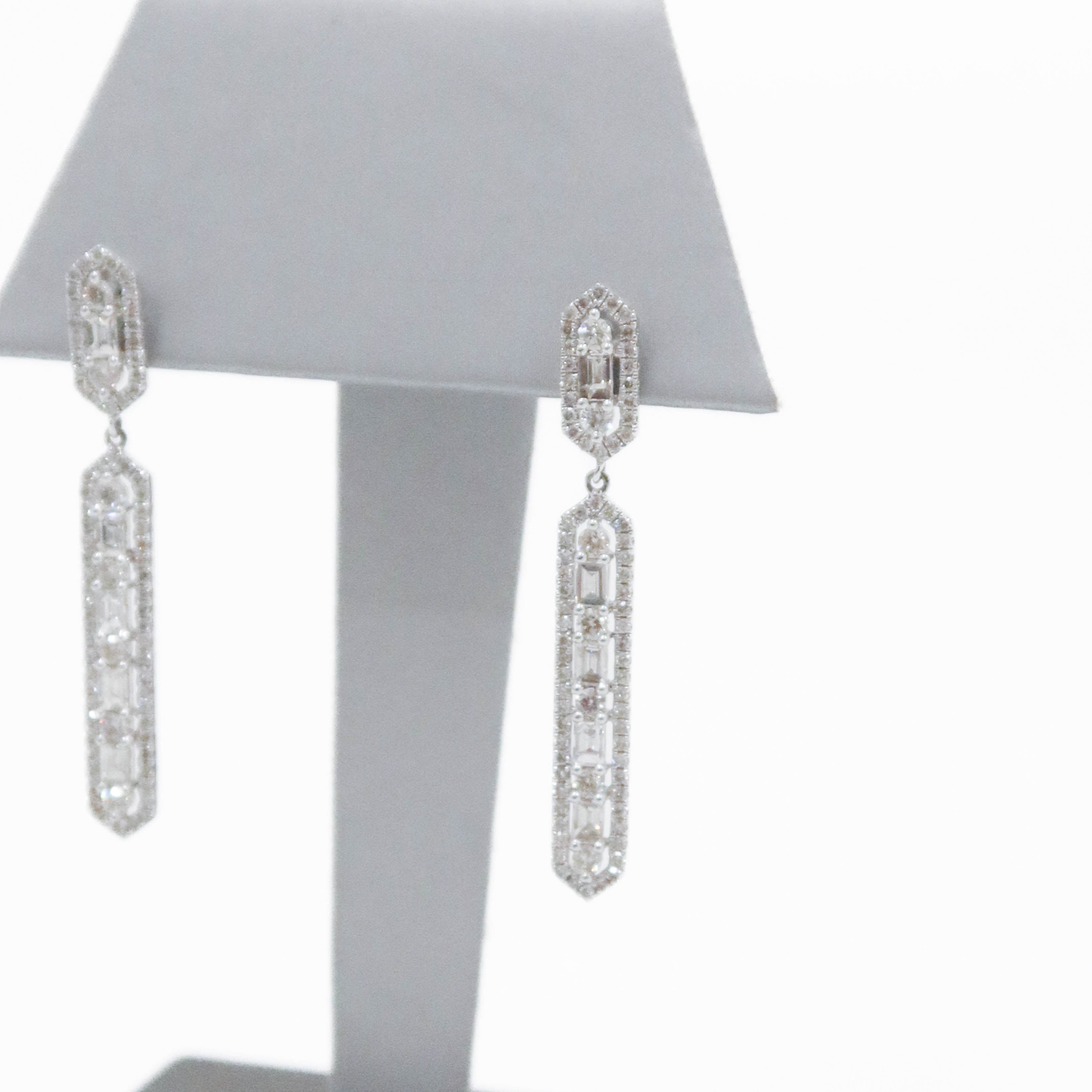 14 kt Hanging White Gold Diamond Earrings