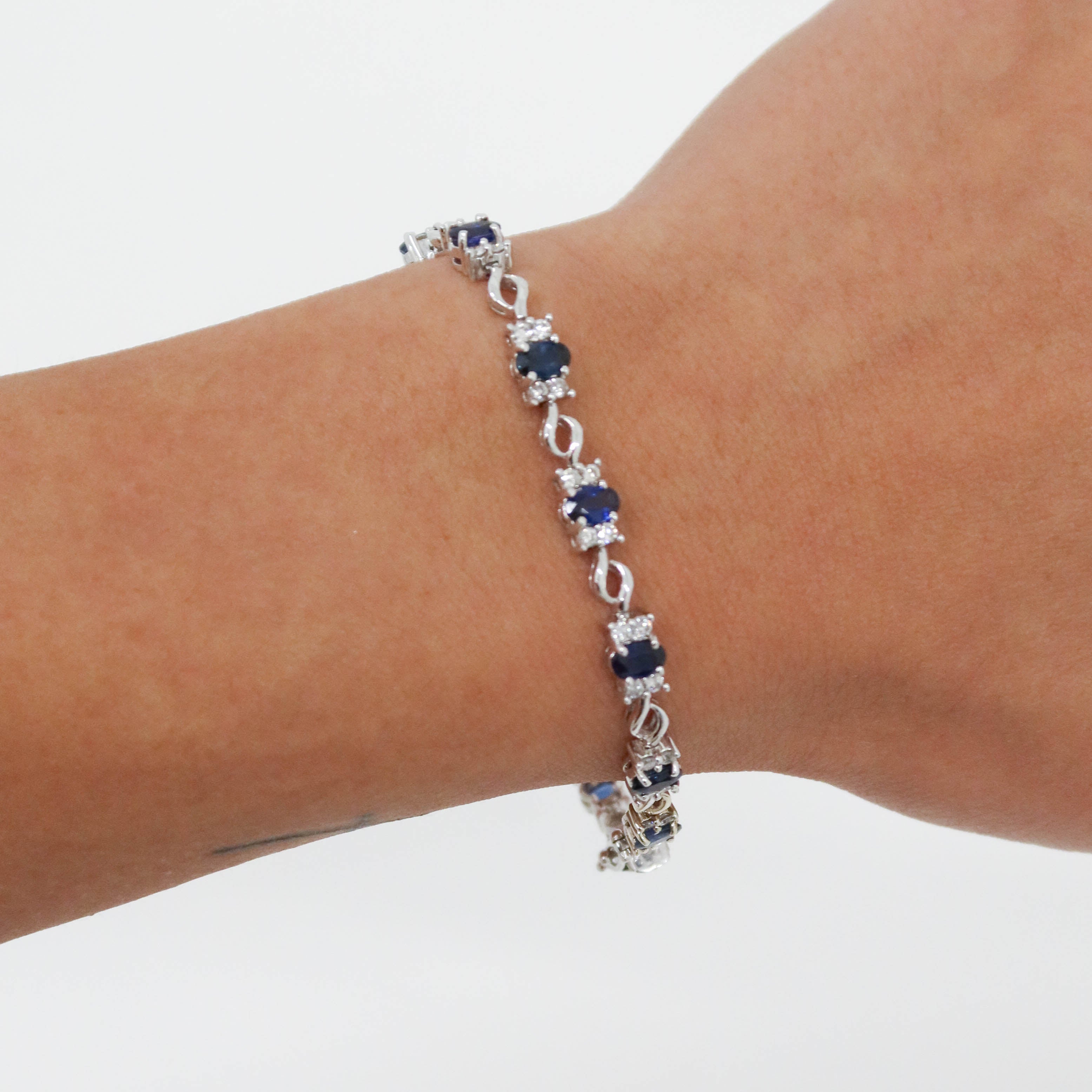 4.65ctw Natural Sapphire Diamond Bracelet - 14kt White Gold