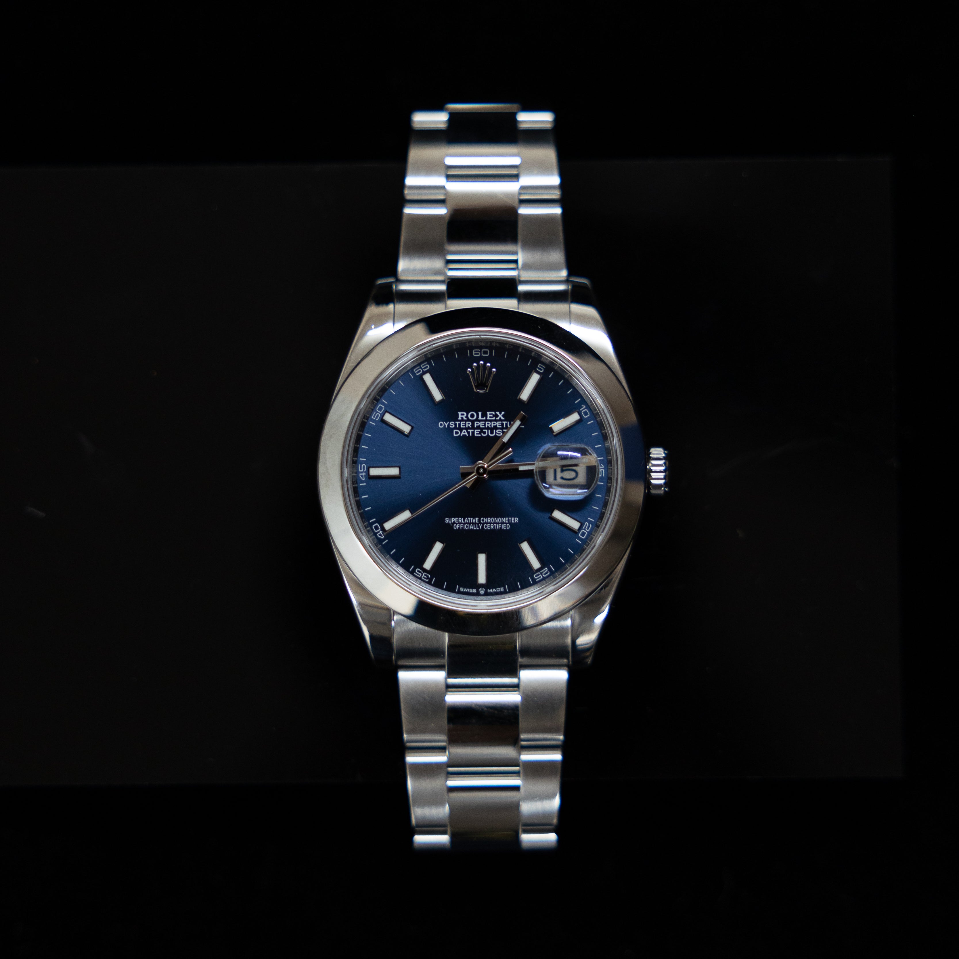 Rolex Datejust 41 Stainless Steel Blue Dial Smooth Bezel 41mm Ref. 126300 Complete Set